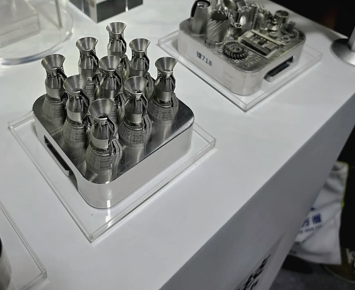 Metal 3D printed parts with lattice structures and fine features